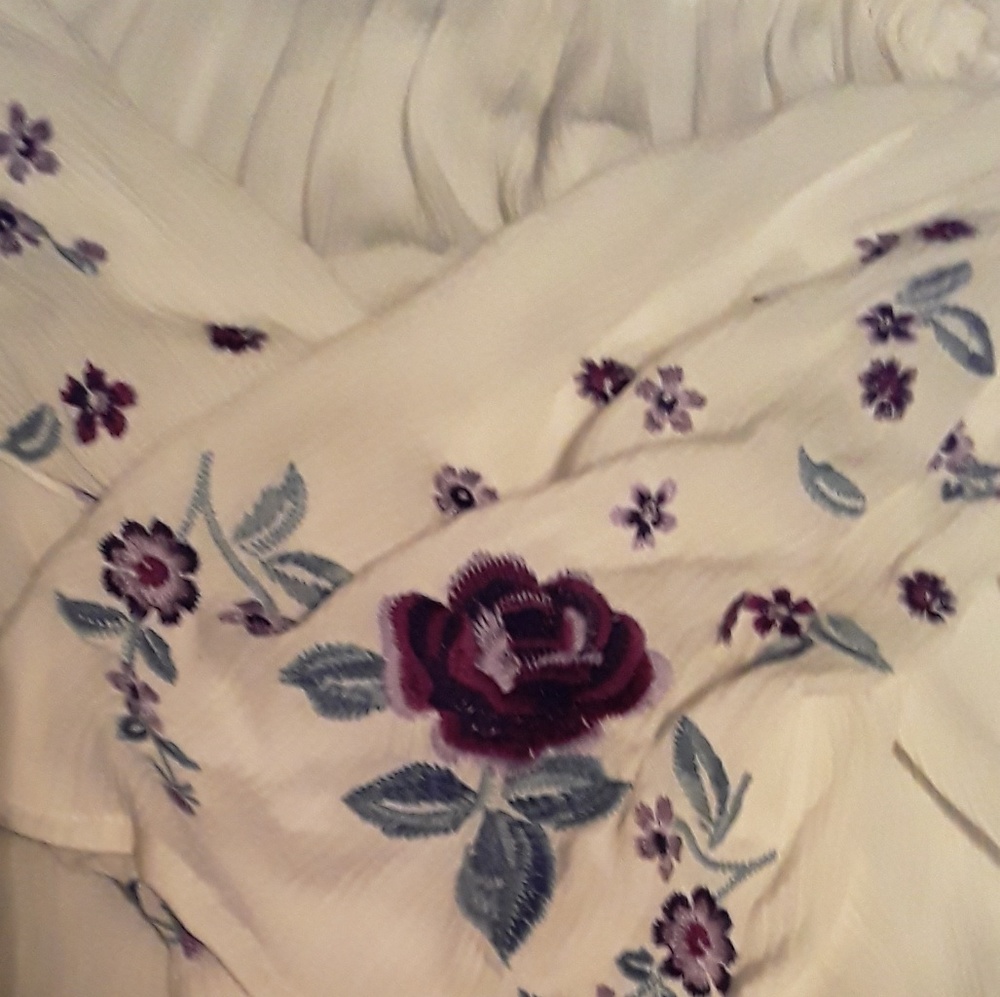 Flowing ebriodered blouse